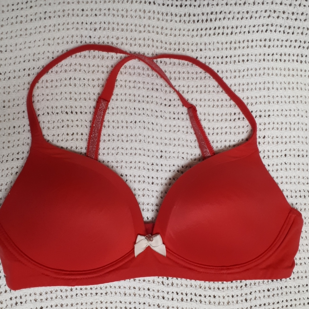 Victoria Secret Body by Victoria no wire bra